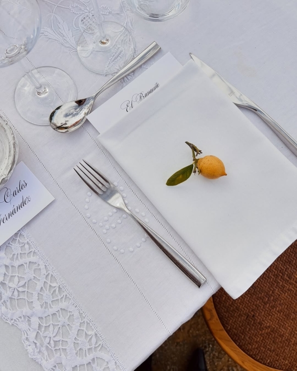 40 Place Setting Trends for 2025 to Transform Your Wedding Table