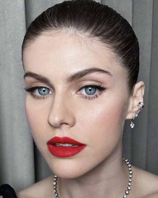 The Ultimate Guide to Bridal Makeup Using Color Analysis