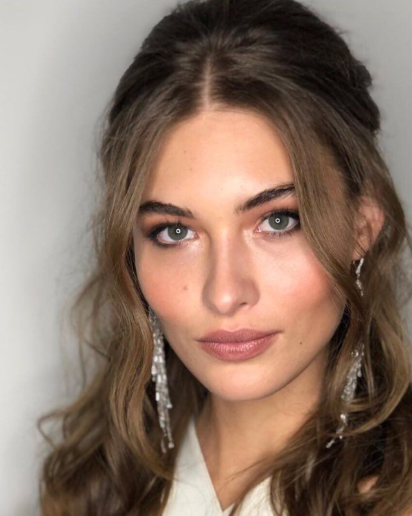 Humidity-Proof Wedding Hairstyles: 6 Styles & Step-by-Step Guides