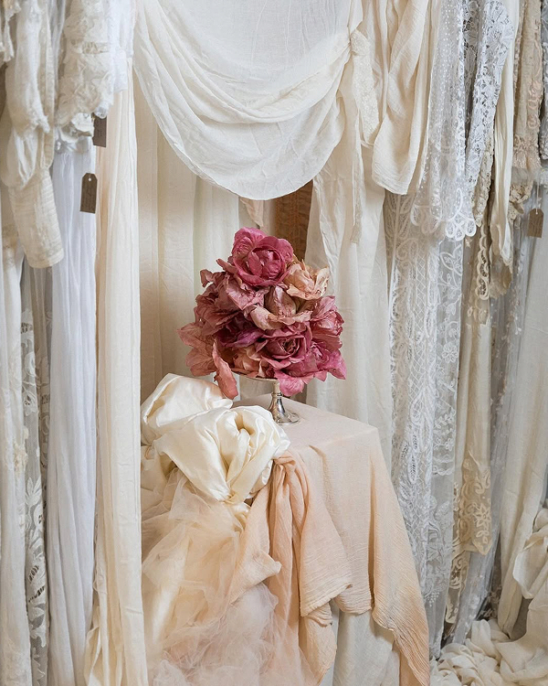 How to Create a Multi-Sensory Floral Experience for Your Wedding