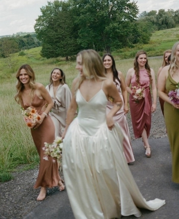 35 Must-Save Bridal & Grooms Party Portrait Ideas