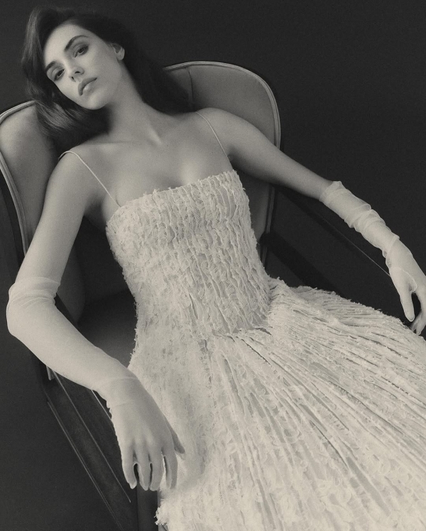 30 Chic Bridal Dresses Perfect for an Italian Wedding