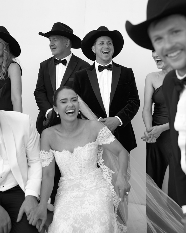 35 Must-Save Bridal & Grooms Party Portrait Ideas