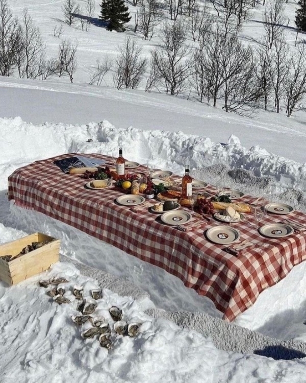 50 Bold & Breathtaking Maximalist Wedding Decor Ideas