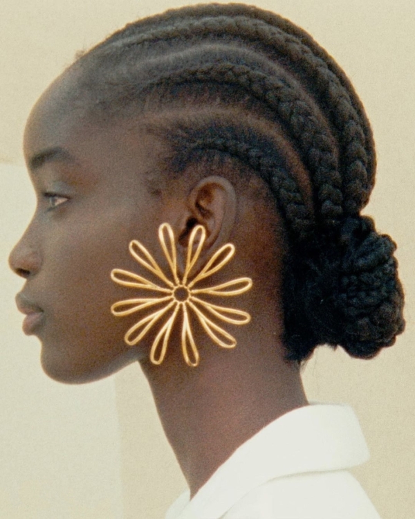 Floral Motif Jewelry for a Wedding Day