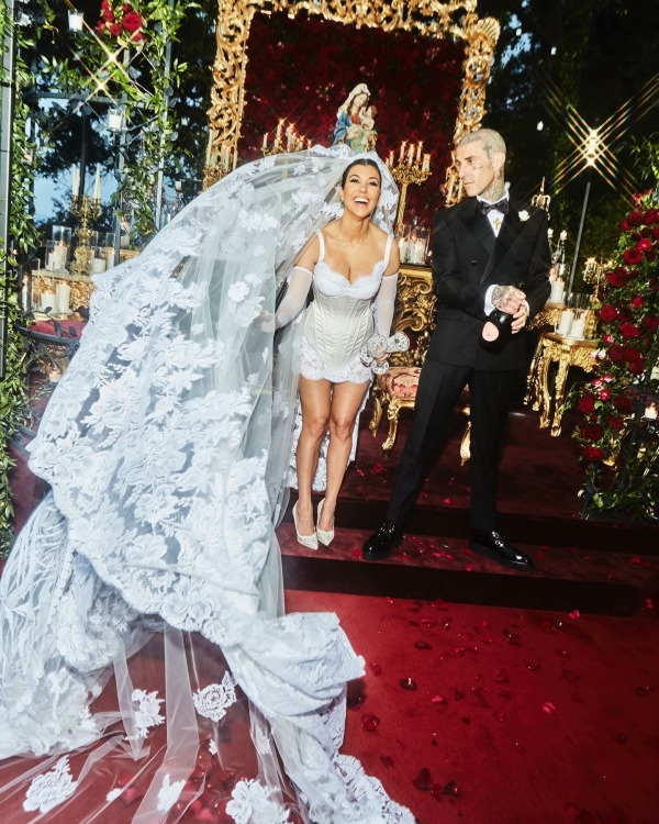Kourtney Kardashian and Travis Barker Marry in Italy | Wedding Photos | Andrea Bocelli