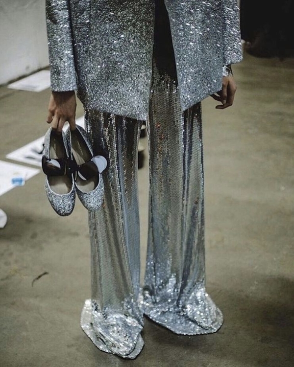 Sequins and Rhinestones to a Wedding | Looks with Rhinestones | Outfits with Sequins For Wedding Guest