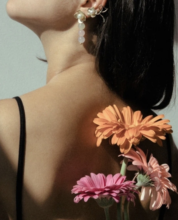 Floral Motif Jewelry for a Wedding Day