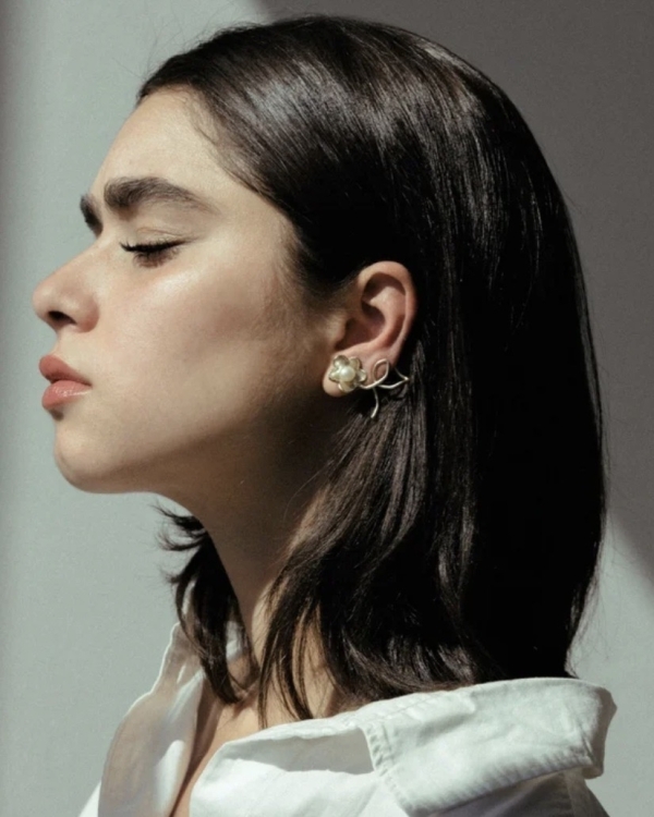 Floral Motif Jewelry for a Wedding Day