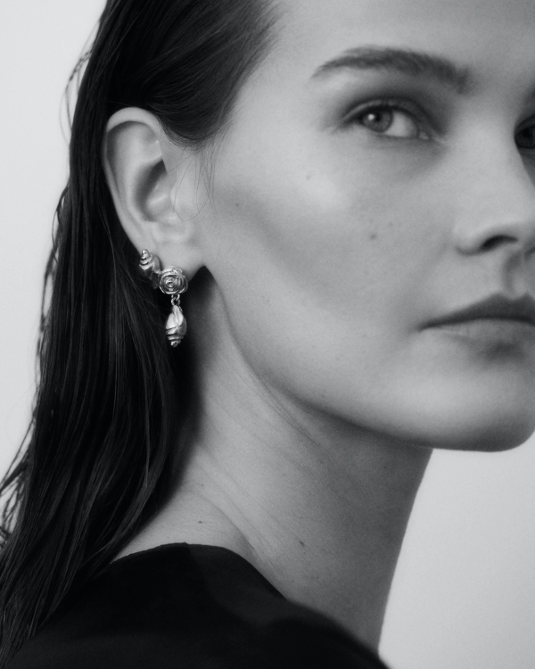 Floral Motif Jewelry for a Wedding Day