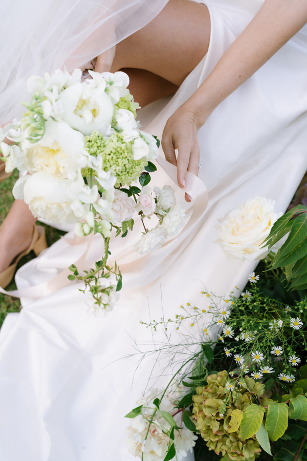 An Autumn Wedding Editorial | Embracing Tranquil Days, Starlit Dining, and Gentle Transitions