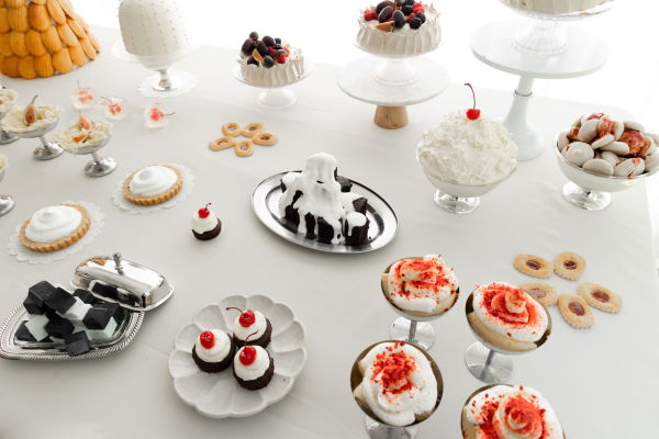 Chic Bangkok Wedding | Gorgeous Blueberry Wedding Cake