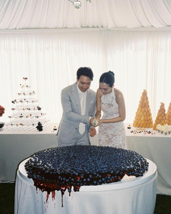 Trend: Oversized Wedding Desserts