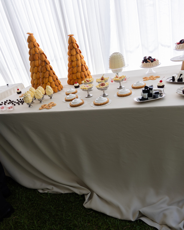 Chic Bangkok Wedding | Gorgeous Blueberry Wedding Cake