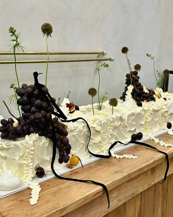 Trend: Oversized Wedding Desserts