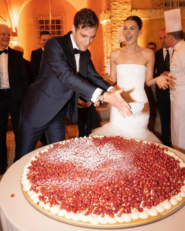 Trend: Oversized Wedding Desserts