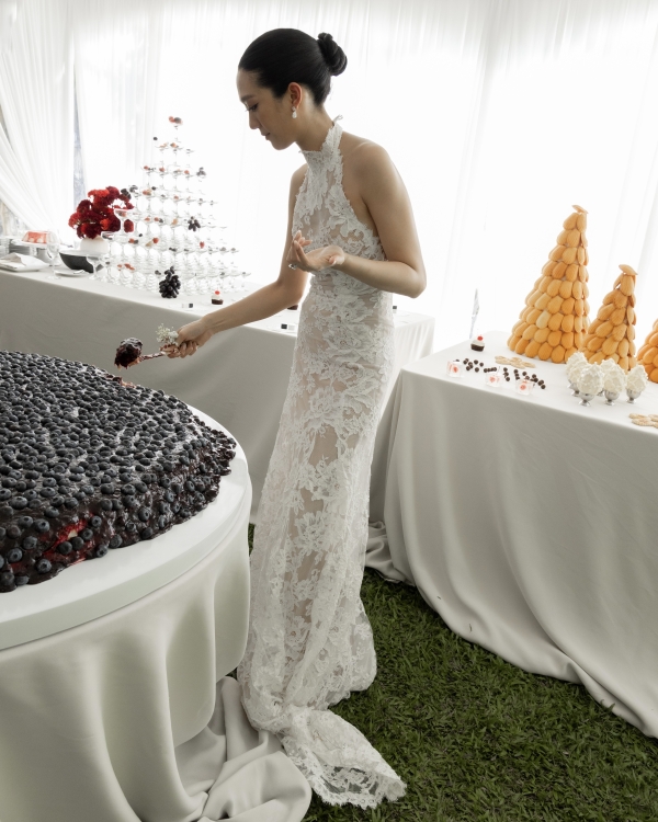 Chic Bangkok Wedding | Gorgeous Blueberry Wedding Cake