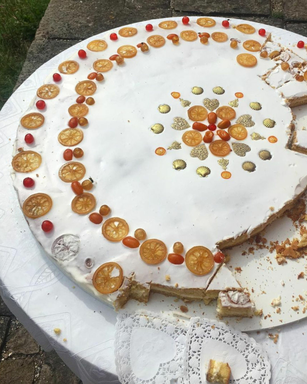 Trend: Oversized Wedding Desserts