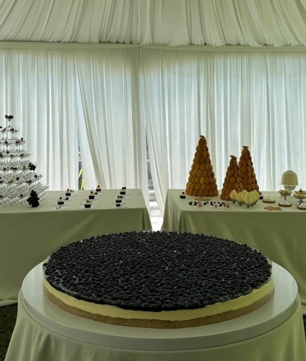 Chic Bangkok Wedding | Gorgeous Blueberry Wedding Cake