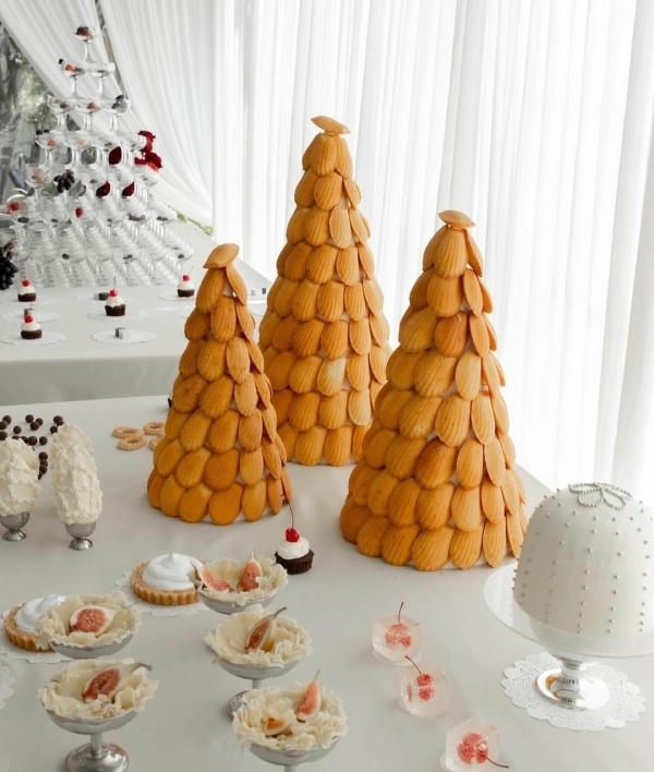 Chic Bangkok Wedding | Gorgeous Blueberry Wedding Cake