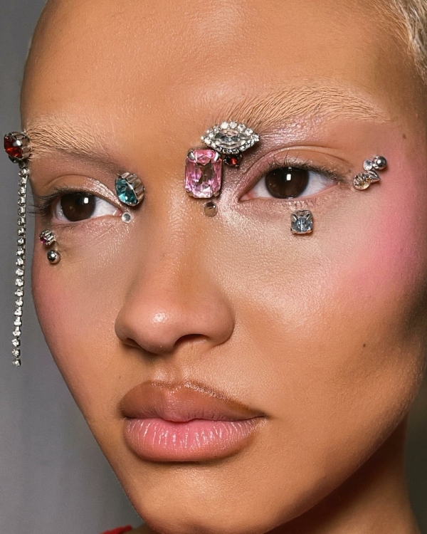 Guide to Creating a Beautiful Pink Makeup | Blushing Pink Makeup Look