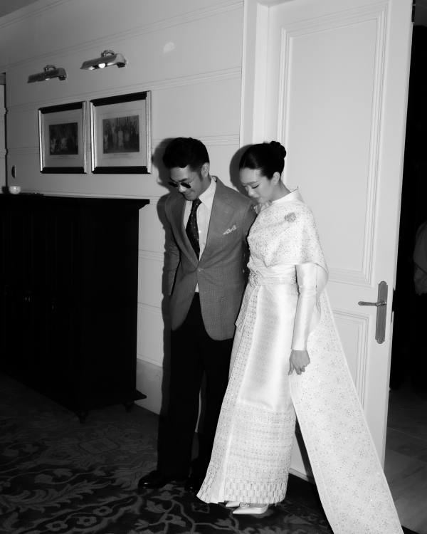 Chic Bangkok Wedding | Gorgeous Blueberry Wedding Cake