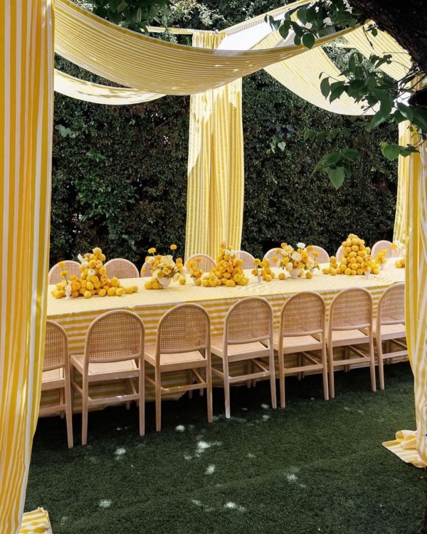 Trend: Colorful Tablecloths