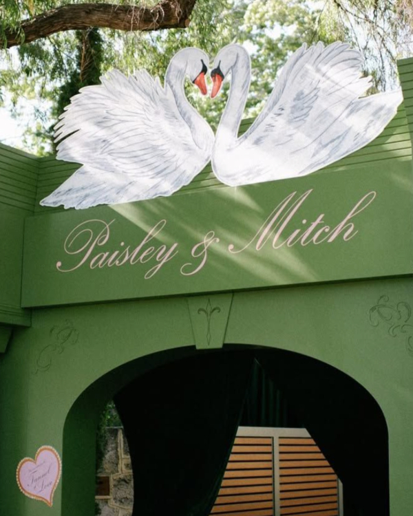 30 Unique Wedding Welcome Sign Ideas For a Stylish First Impression