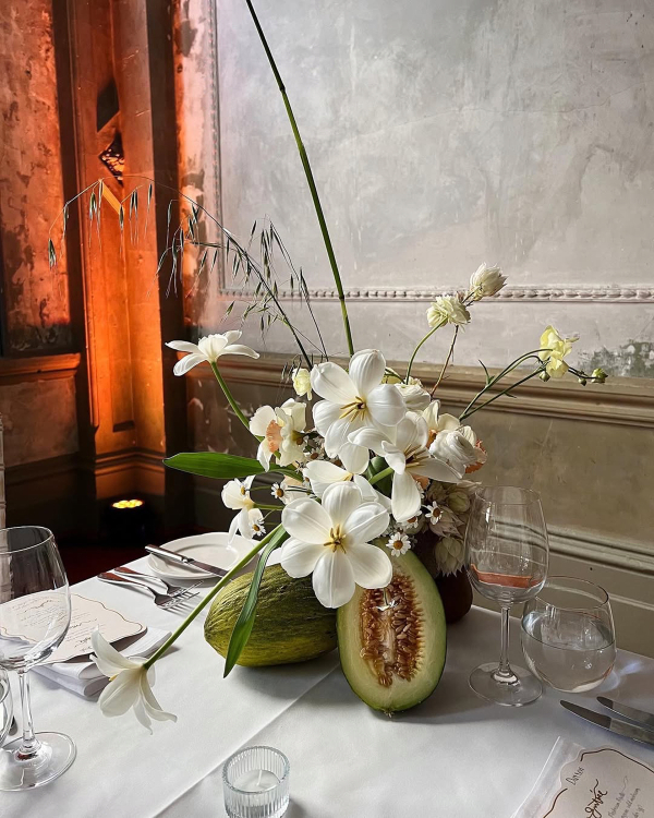 40 Creative Decor Ideas for a Tropical Wedding