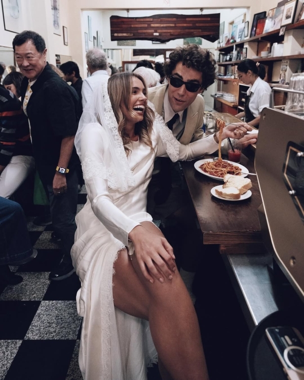 40 Fashionable Food-Infused Wedding Photography Ideas That Serve Style