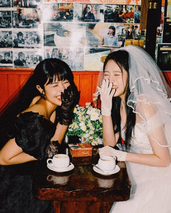 40 Fashionable Food-Infused Wedding Photography Ideas That Serve Style