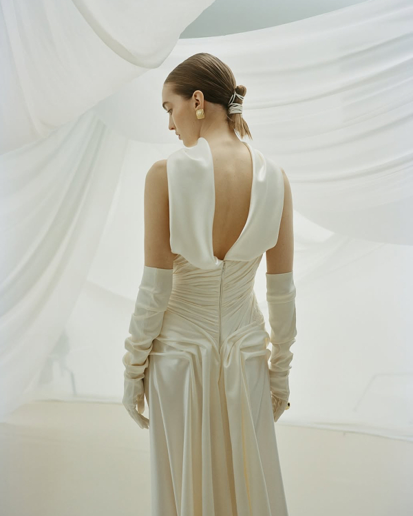 10 Ways to Style One Wedding Dress from Ceremony to Reception