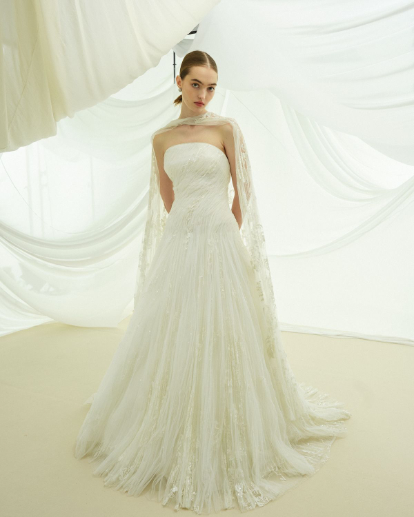 10 Ways to Style One Wedding Dress from Ceremony to Reception