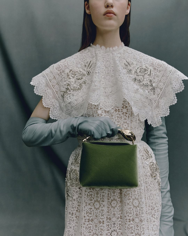 10 Ways to Style One Wedding Dress from Ceremony to Reception