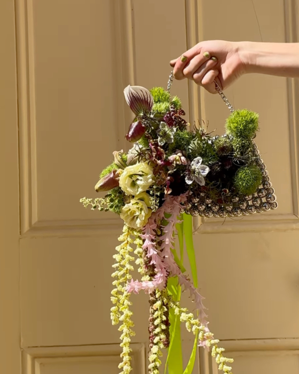 Trend: Clutch Bouquets