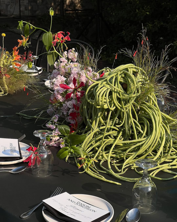 40 Creative Decor Ideas for a Tropical Wedding