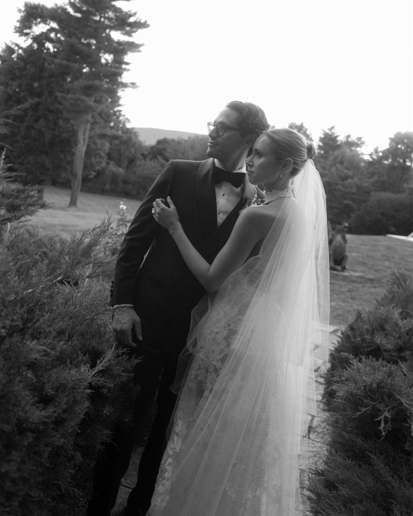 A Colorful & Relaxed Vintage Celebration in The Berkshires