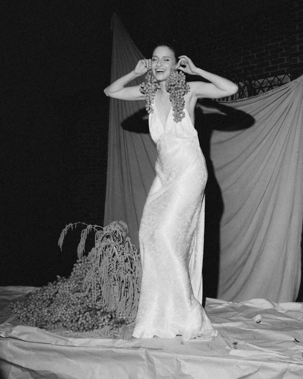 40 Fashionable Food-Infused Wedding Photography Ideas That Serve Style