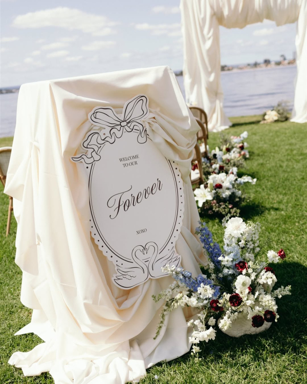 30 Unique Wedding Welcome Sign Ideas For a Stylish First Impression