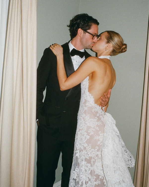 A Colorful & Relaxed Vintage Celebration in The Berkshires