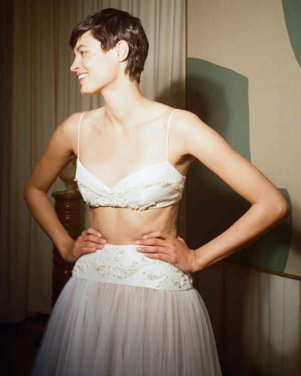 10 Ways to Style One Wedding Dress from Ceremony to Reception