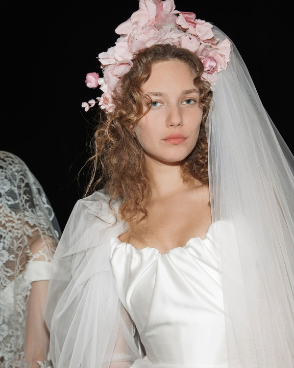 10 Ways to Style One Wedding Dress from Ceremony to Reception