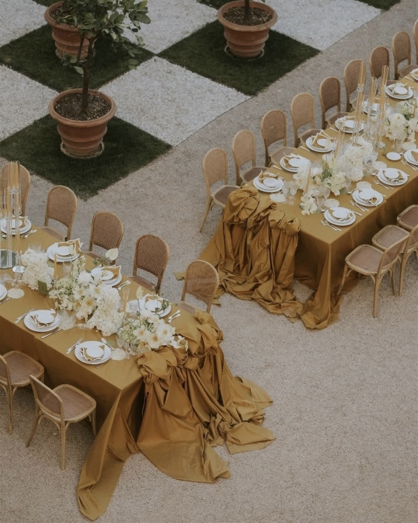 Trend: Colorful Tablecloths