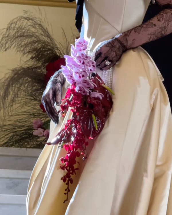 Trend: Clutch Bouquets