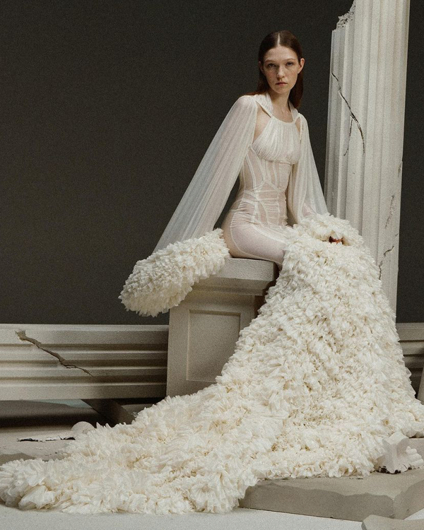 10 Ways to Style One Wedding Dress from Ceremony to Reception