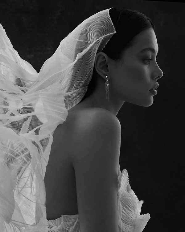 10 Ways to Style One Wedding Dress from Ceremony to Reception