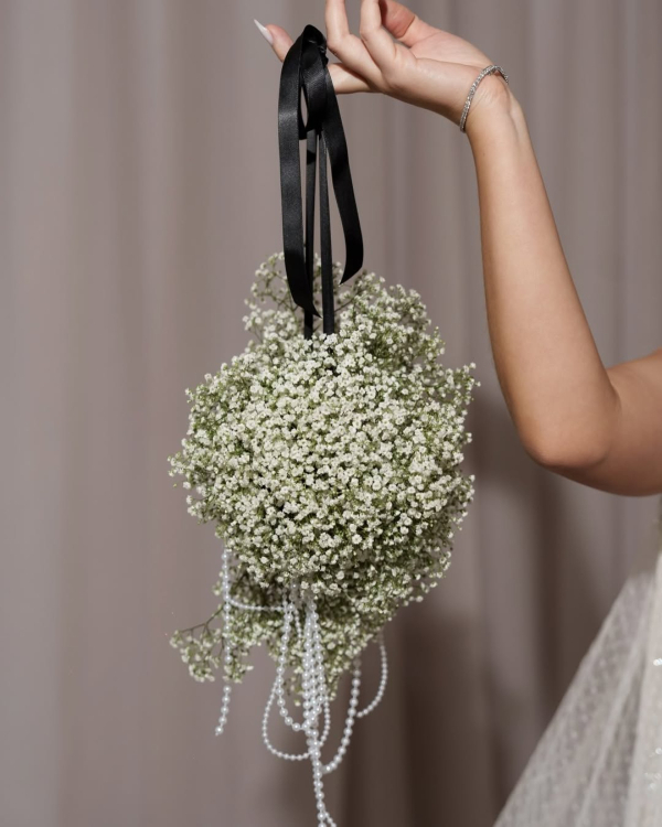 Trend: Clutch Bouquets