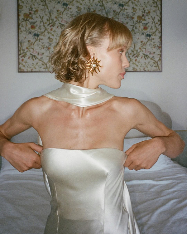 10 Ways to Style One Wedding Dress from Ceremony to Reception