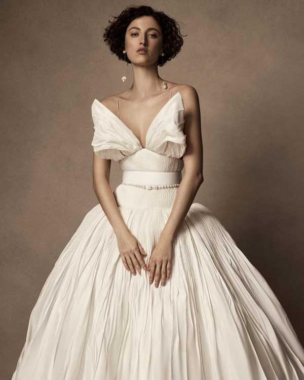10 Ways to Style One Wedding Dress from Ceremony to Reception