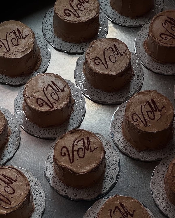 40 Irresistible Chocolate Brown Wedding Cakes and Desserts